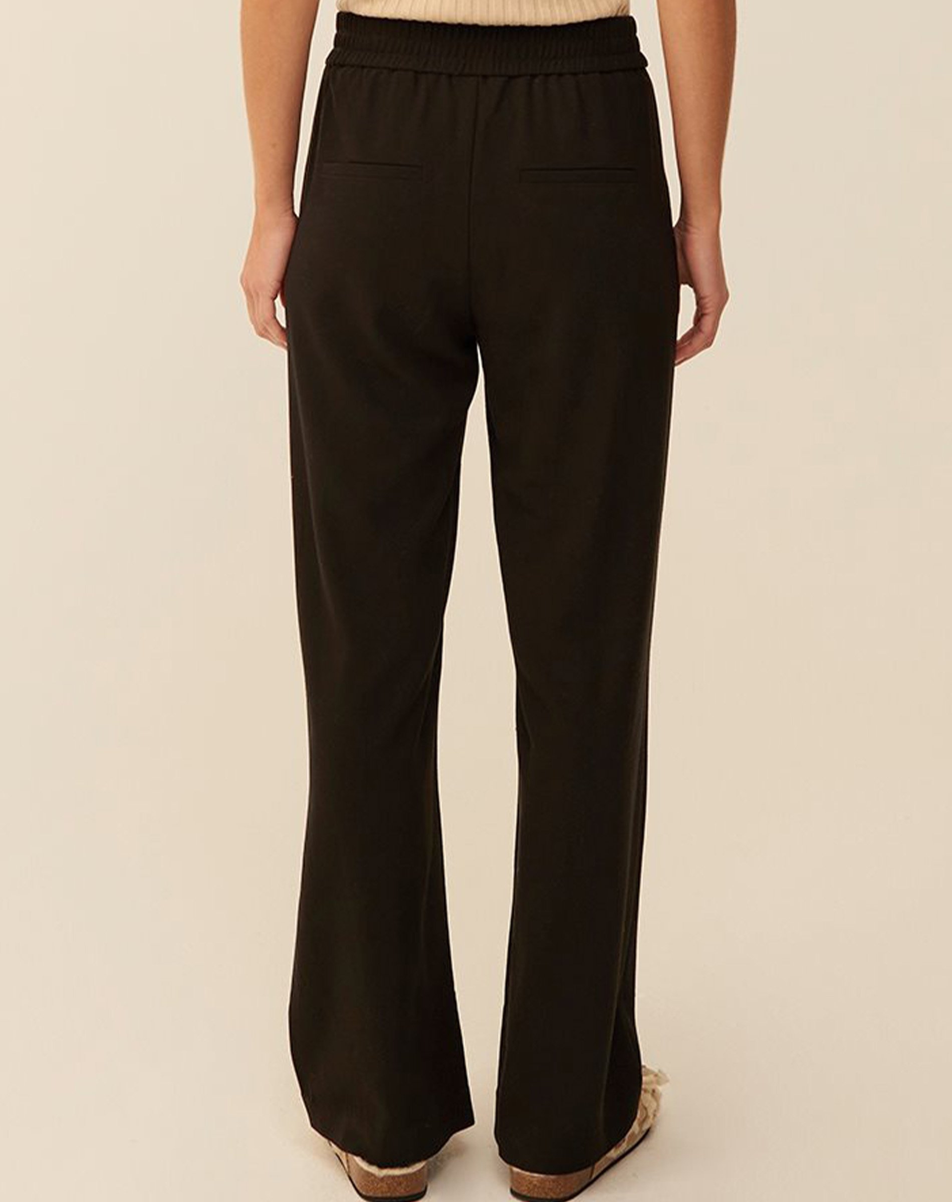 Phillipa Edviwa Bukser