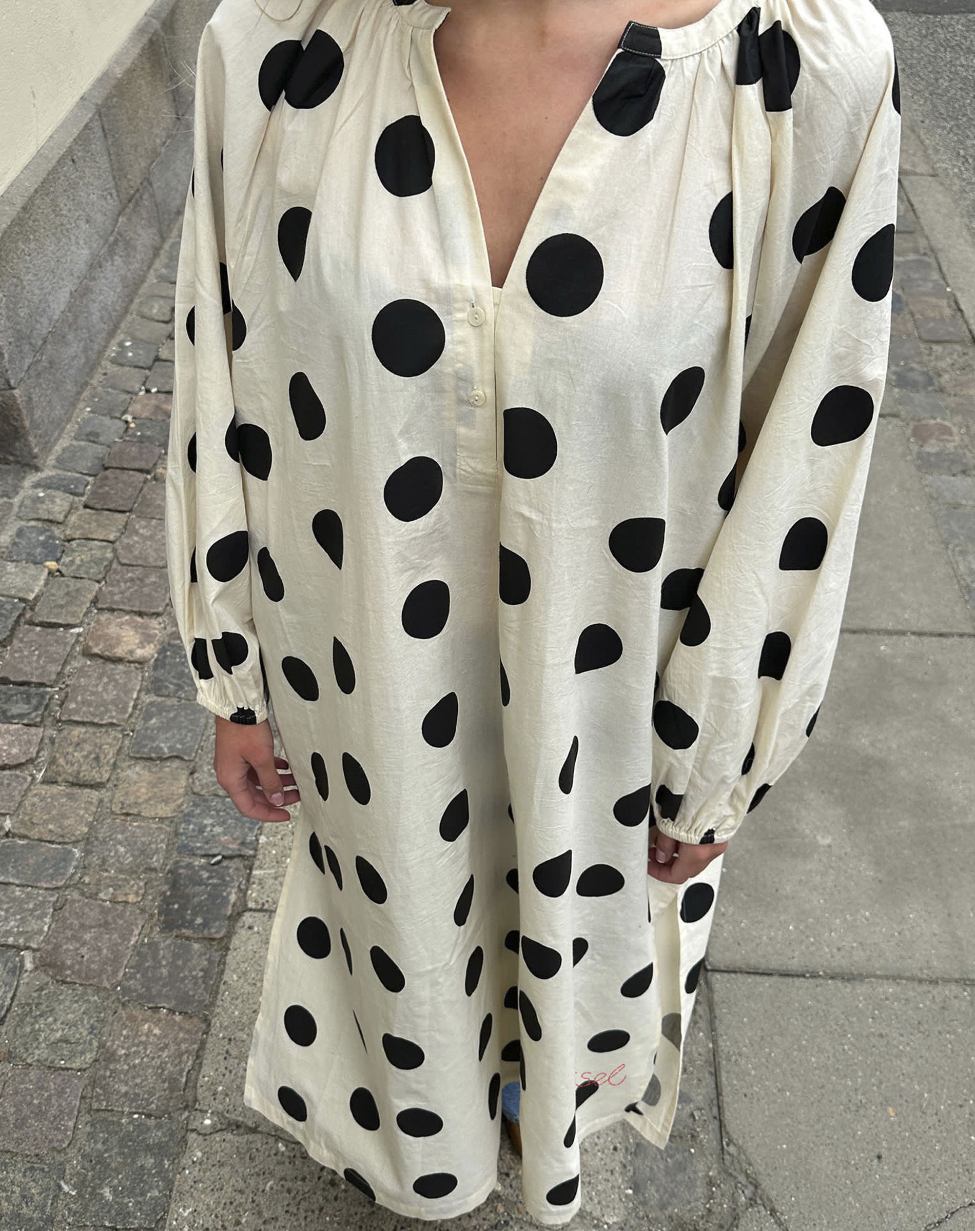 Lara Kjole - Black Dot