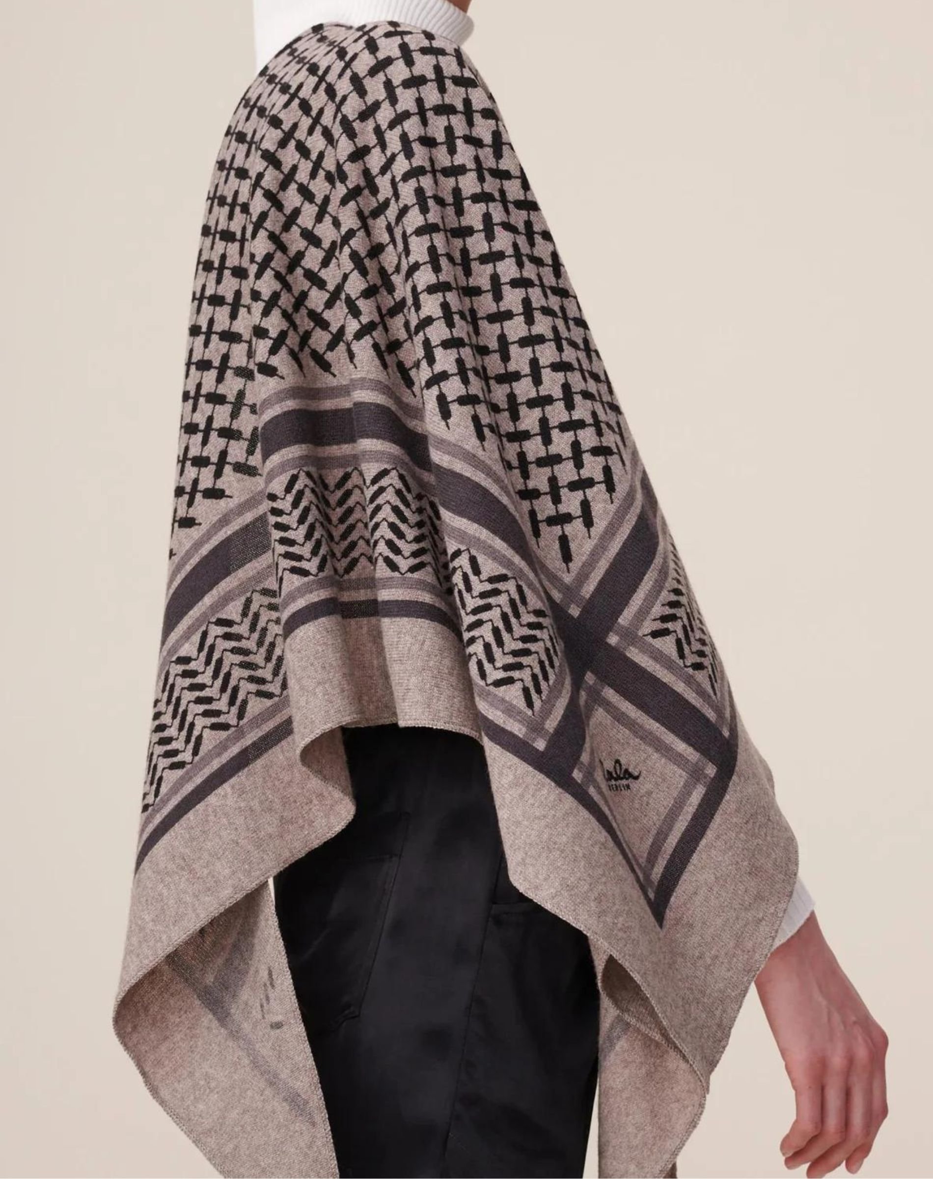 Lala Berlin - Triangle Trinity Classic M Tørklæde