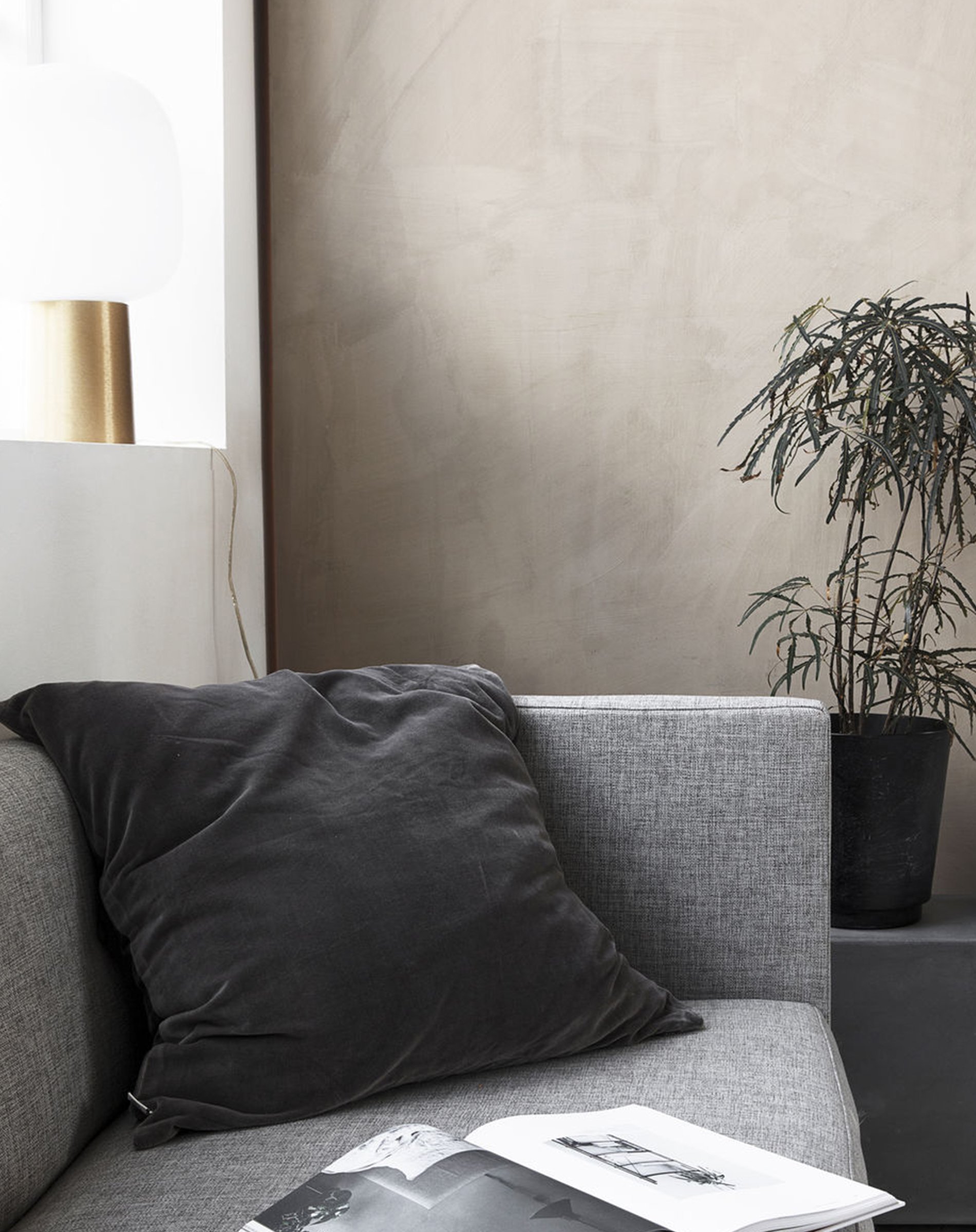 Grey Velvet Pude - 60 x 60 cm