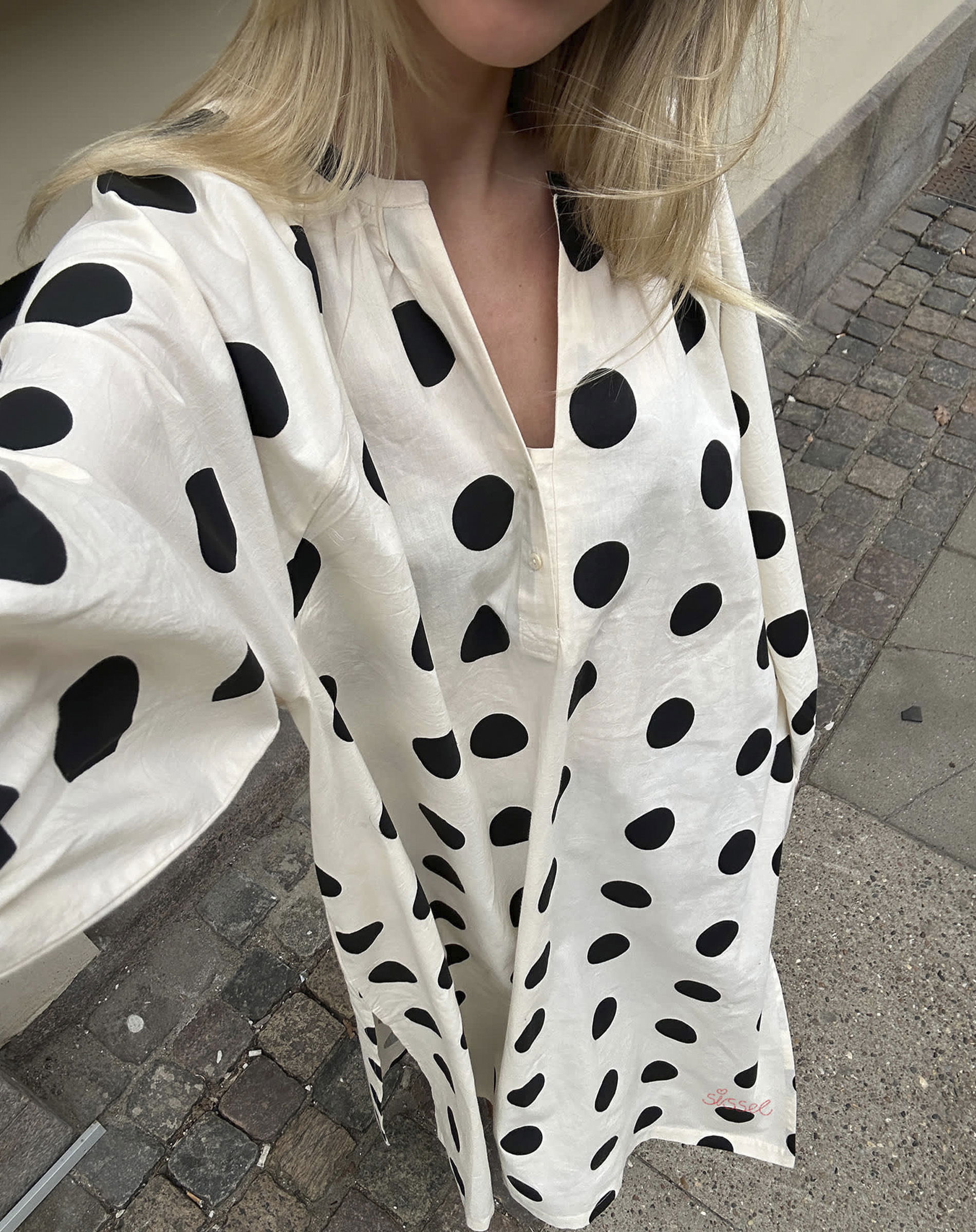 Lara Kjole - Black Dot