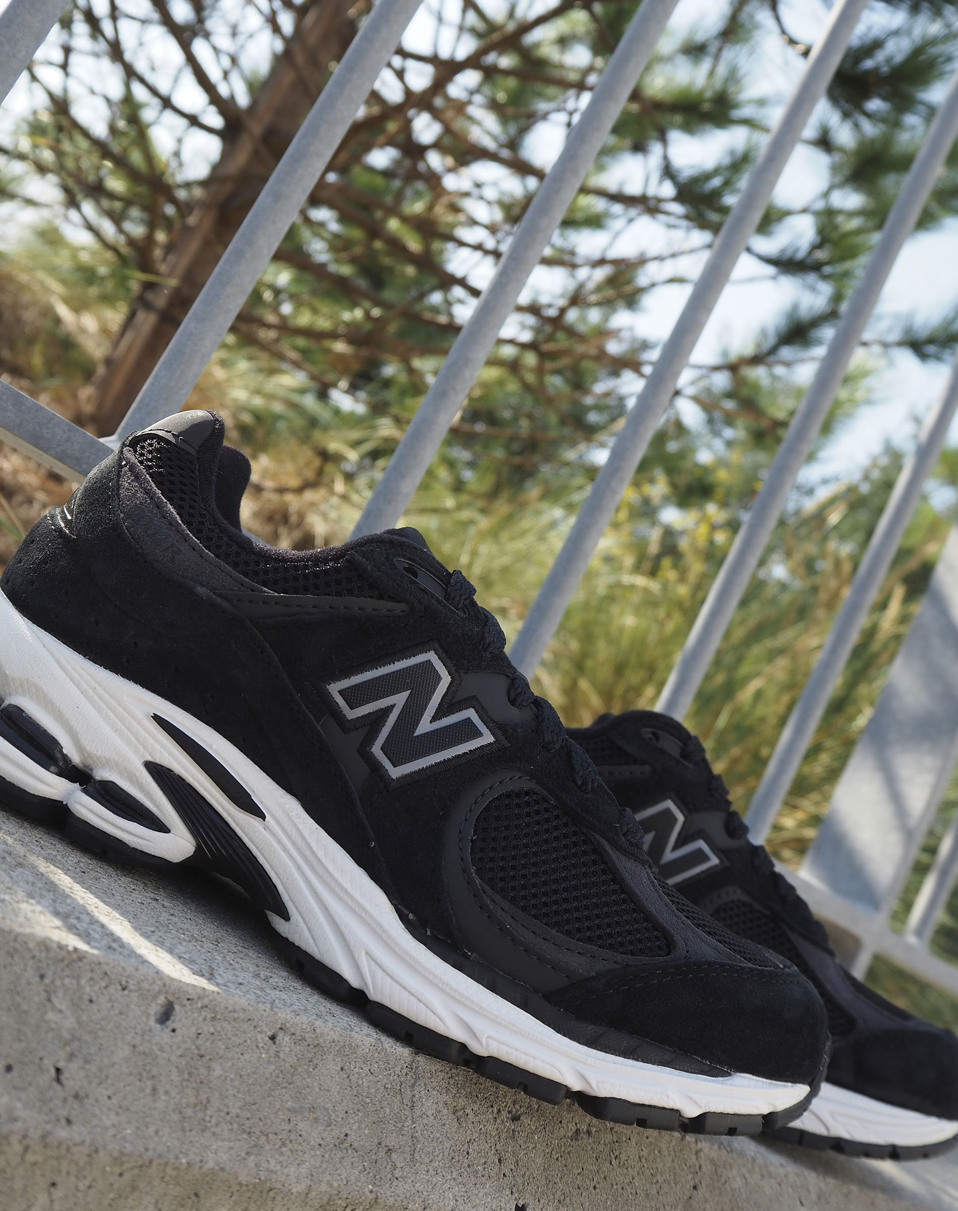 M2002RBK Sneakers - Black/Phantom